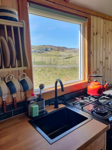 virtuve, Bothan na Mara in Timsgearraidh