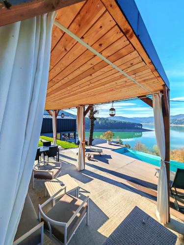 Moon Lake Bicaz - Casa Oia in Ruginești