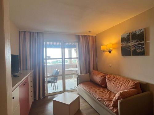 Duplex 3 pièces avec solarium et accès piscines - FR-1-504-668