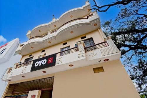 SPOT ON by OYO The Royal Inn, Kakarmatha