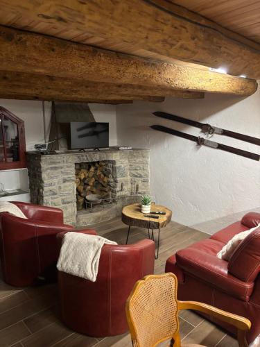 společenská místnost / TV salónek, Grange aménagée (Grange amenagee) in Campan