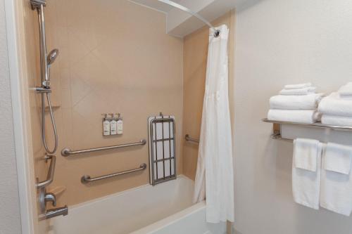 Holiday Inn Express & Suites Logan by IHG Room Type - King Suite - Communications and Mobility Accessible Tub Holiday Inn Express & Suites Logan by IHG Room Type - King Suite - Communications and Mobility Accessible Tub