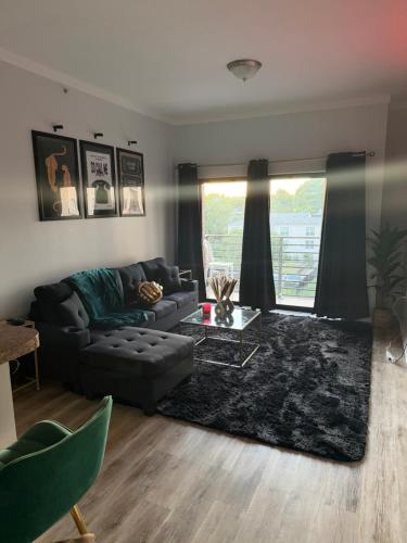 Modern Luxe Retreat FREE Parking King Beds
