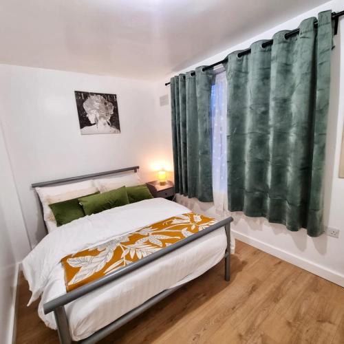 Cozy 2 Bedroom Apartment – khách sạn tại Gillingham North