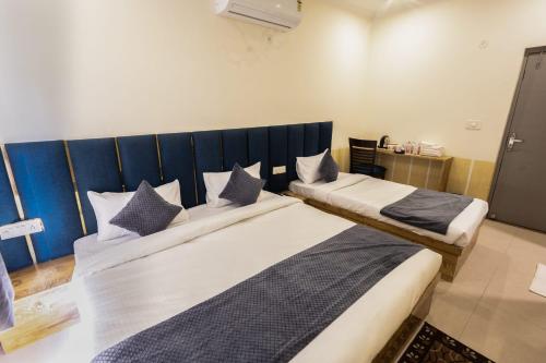 room detail thumbnail 2