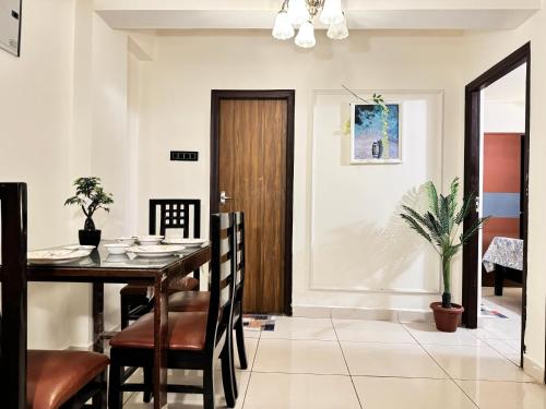 Chic 2bhk Cosy Escape | Near City Centre & It Hubs - Hyderabad