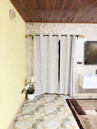 2 bedrooms, 4 beds