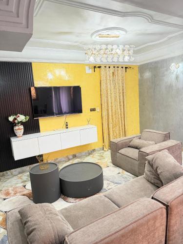 2 bedrooms, 3 beds