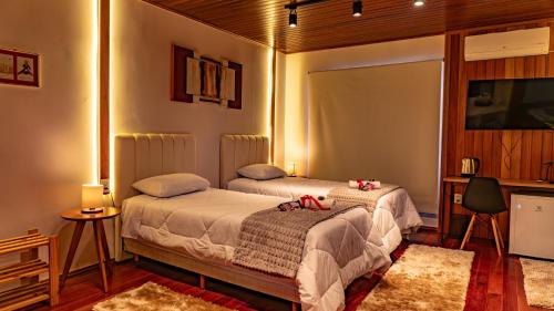 1 king bed, 2 futon beds