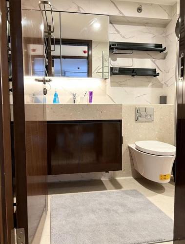 Baño, 山海男生青旅-深圳北站店 in Longhua District