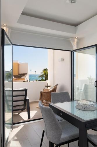 Beachfront Sea views apartment Puerto de Cabopino
