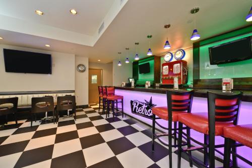 Restaurant, Holiday Inn Lower East Side By IHG in Lower East Side