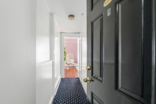 Southern Wind Inn - image 41
