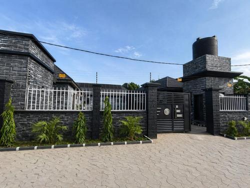 The Whale Inn Narayi rd Barnawa high cost in คาดูนา