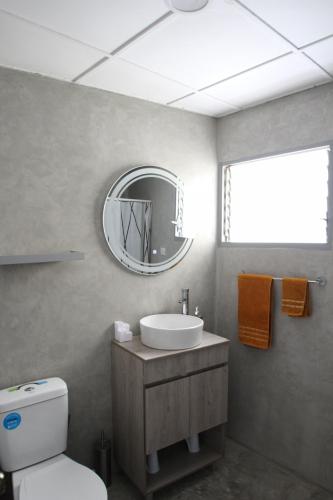 Bathroom, Candelaria Apartment cerca del CC Sambil in La Candelaria