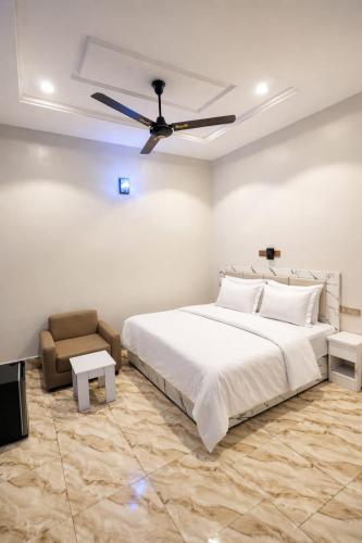 The Whale Inn Narayi rd Barnawa high cost in คาดูนา