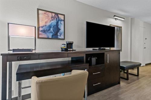 DoubleTree by Hilton Raleigh Midtown NC - image 37