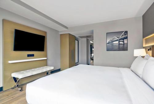 Radisson Quad City Plaza Hotel - image 21