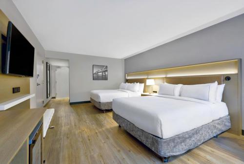 Radisson Quad City Plaza Hotel - image 37