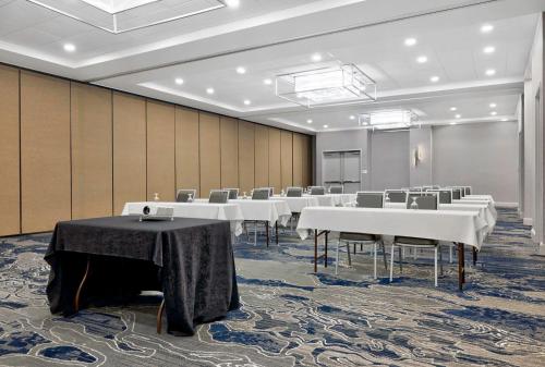 Radisson Quad City Plaza Hotel - image 24