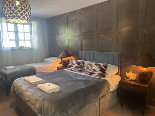 1 double bed, 1 twin bed