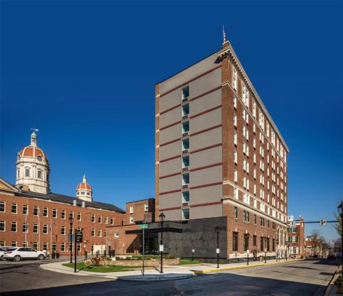 The Yorktowne Hotel, Tapestry Collection by Hilton in York, USA