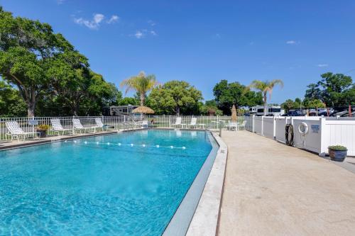 Pool Access! Spacious Home Near Wekiwa Springs in Apopka