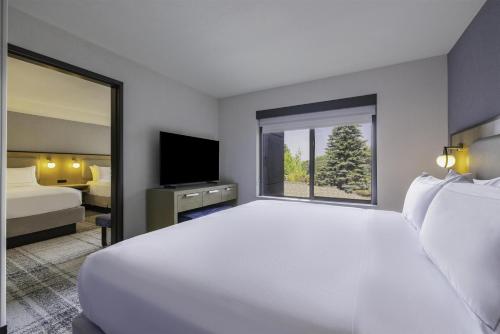 DoubleTree by Hilton Bend - image 44