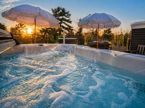 Private Hot Tub The Perch 14 Patio 2BR Downtown, Traverse City