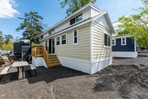 Pool • Fire Pit • Amenities • Sleeps 8 in Cape May Court House (NJ)