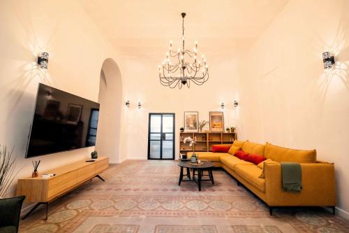 Historic 4 BR Gem - Next Mamilla and Old City – khách sạn tại Trung Tam Thanh Pho