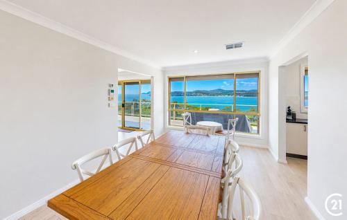 Panoramic Water Views from a Coastal Retreat in Port Stephens