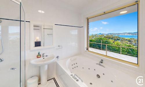 Panoramic Water Views from a Coastal Retreat in Port Stephens