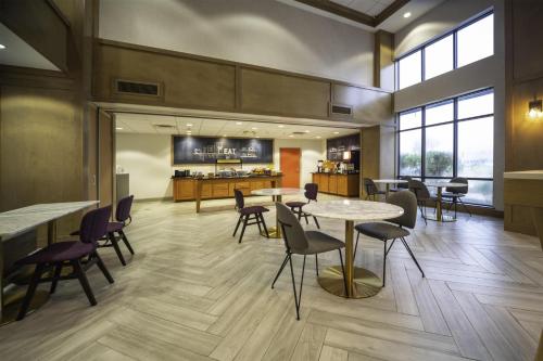 Hampton Inn and Suites New Iberia - image 33
