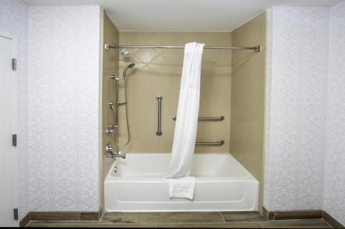 Hampton Inn and Suites New Iberia - image 32