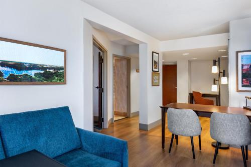 Hampton Inn South Hill - image 30