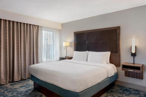 Hampton Inn South Hill - image 40