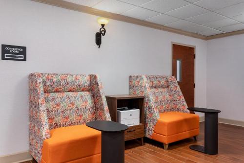 Hampton Inn South Hill - image 34