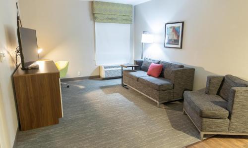 Hampton Inn Williamsport - image 18