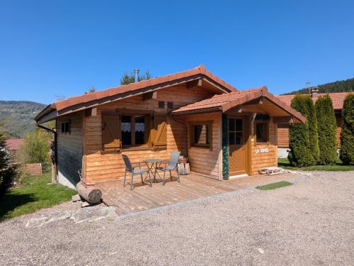 Chalet romantique avec terrasse, confort moderne, proche activités nature et ski à Cornimont
