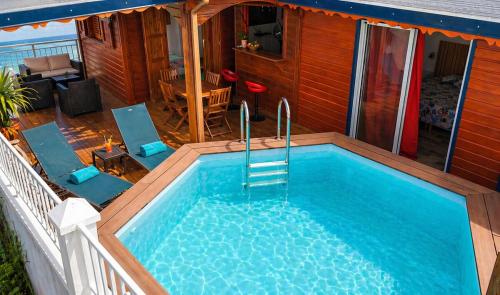 สระว่ายน้ำ, NOUBANA TONA - Villa piscine privée, vue montagne et champs de canne (NOUBANA TONA - Villa piscine privee, vue montagne et champs de canne) in ลาม็องแต็ง