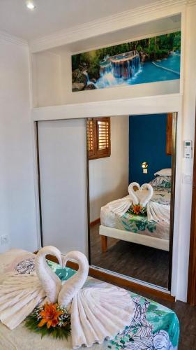 NOUBANA TONA - Villa piscine privée, vue montagne et champs de canne (NOUBANA TONA - Villa piscine privee, vue montagne et champs de canne) in ลาม็องแต็ง