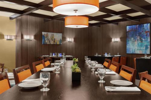 Embassy Suites Arcadia-Pasadena Area - image 36