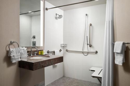 Hilton Long Beach Hotel - image 41