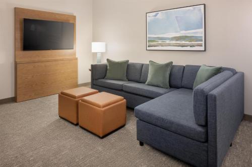 1 king bed, 1 sofa bed