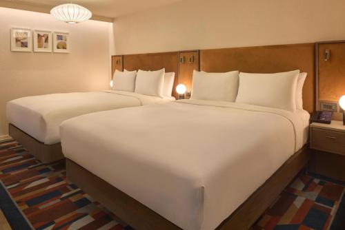 DoubleTree by Hilton London West End Room Type - Duplex Room with Two Double Beds - New Split Level