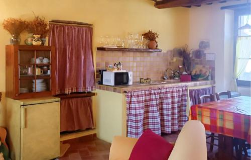 кухня, Awesome Apartment In Monticiano in Монтічіано