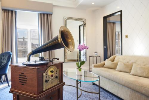 The Waldorf Hilton - image 34