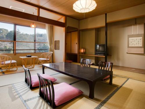 room detail thumbnail 1