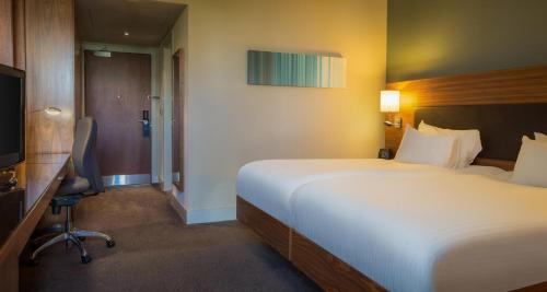 1 double bed, 2 twin beds